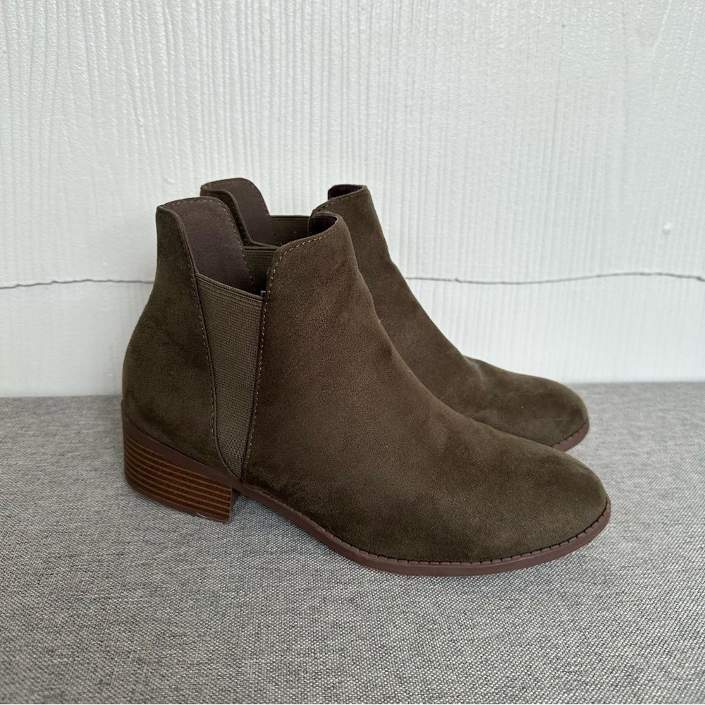 City Classified Olive Green Short Ankle Booties Boho Casual Flat Boots Women’s 8